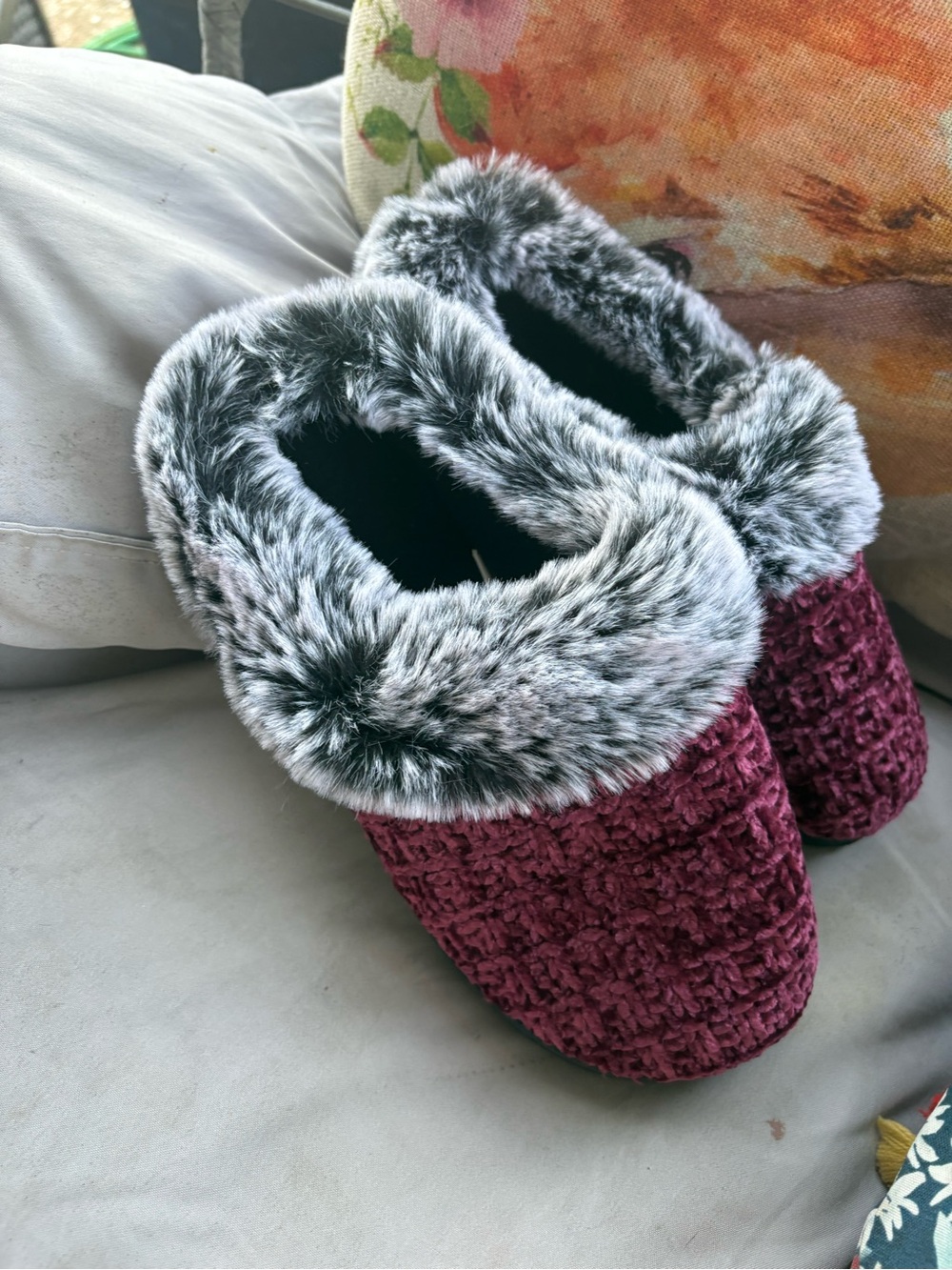 dearfoams Women's Faux-Fur Trim Chenille Slippers - Burgundy